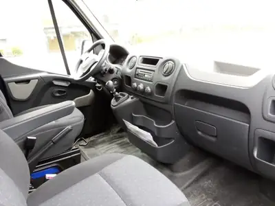 Opel Movano 3.5t — Plateau 3 côtés, 22 000 km, état impeccable — tableau de bord