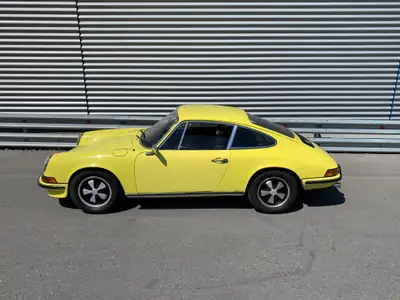 Porsche 911 E Coupé 1972 — Légende jaune, matching-numbers, sans sinistre — fianco