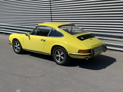 Porsche 911 E Coupé 1972 — Légende jaune, matching-numbers, sans sinistre — vista posteriore