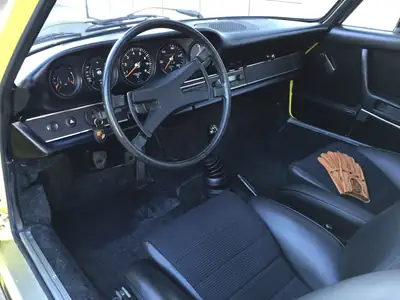 Porsche 911 E Coupé 1972 — Légende jaune, matching-numbers, sans sinistre — interni