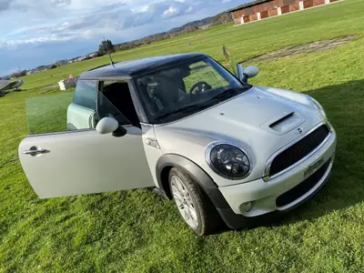 Mini Cooper S Cabrio 50 Camden 2009 — Cabriolet dynamique, moteur turbo rénové — vue extérieure