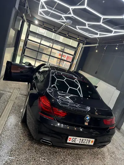 BMW 640i Gran Coupé xDrive — Élégance sportive et motorisation 320 ch — vista posteriore