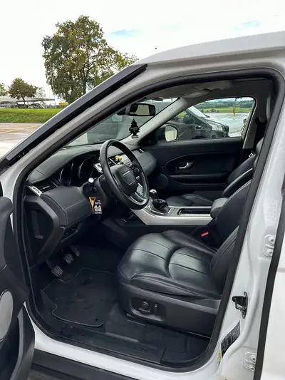 Range Rover Evoque 2.0 TD4 HSE Dynamic — SUV compact premium, moteur diesel efficace — côté