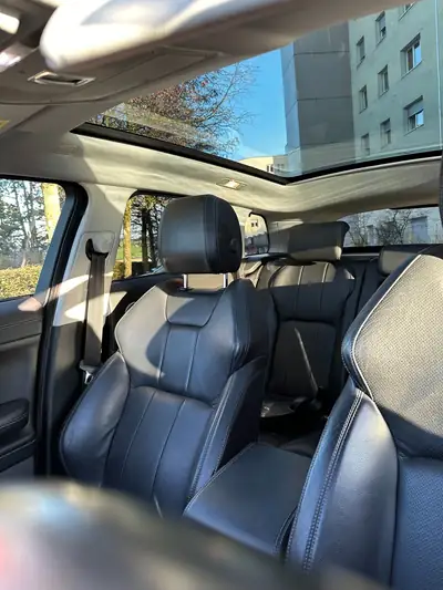 Range Rover Evoque 2.0 TD4 HSE Dynamic — SUV compact premium, moteur diesel efficace — intérieur