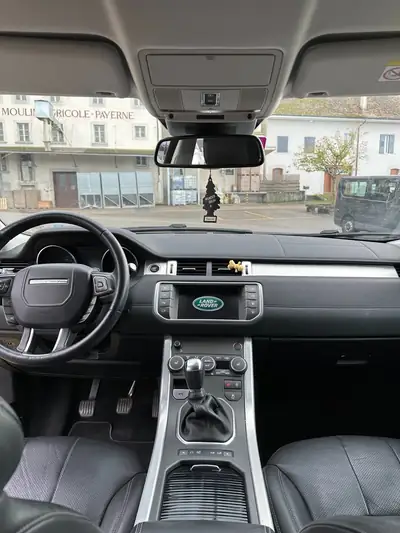 Range Rover Evoque 2.0 TD4 HSE Dynamic — SUV compact premium, moteur diesel efficace — détail