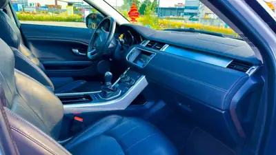 Range Rover Evoque 2.0 TD4 HSE Dynamic — SUV compact premium, moteur diesel efficace — Miniature 9