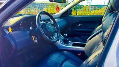 Range Rover Evoque 2.0 TD4 HSE Dynamic — SUV compact premium, moteur diesel efficace — Miniature 8