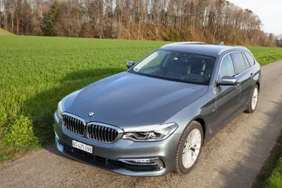 BMW 530d Touring Luxury Line — Break diesel performant, première main, sans accident — côté