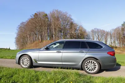 BMW 530d Touring Luxury Line — Break diesel performant, première main, sans accident — arrière