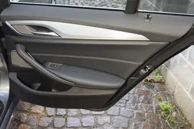 BMW 530d Touring Luxury Line — Break diesel performant, première main, sans accident — Miniature 9