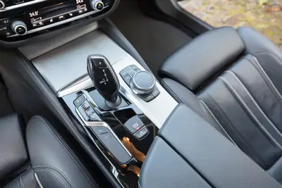 BMW 530d Touring Luxury Line — Break diesel performant, première main, sans accident — Miniature 12
