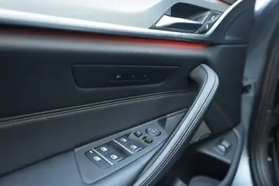 BMW 530d Touring Luxury Line — Break diesel performant, première main, sans accident — Miniature 14