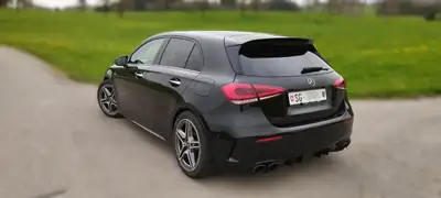 Mercedes-Benz A 35 AMG 4Matic — Compacte haute performance, 306 ch et traction intégrale — tableau de bord