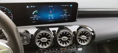 Mercedes-Benz A 35 AMG 4Matic — Compacte haute performance, 306 ch et traction intégrale — Miniature 10