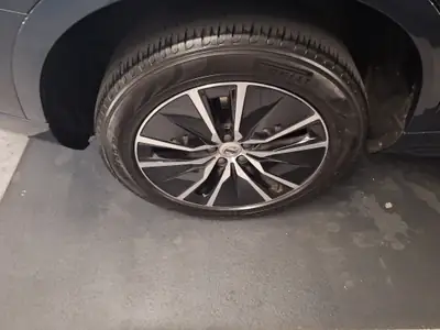 Volvo XC90 T6 AWD Momentum — SUV 7 places robuste, traction intégrale et garantie prolongée — Thumbnail 15