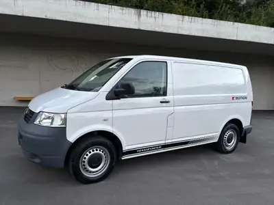 VW T5 2.5 TDI 4MOTION — Utilitaire polyvalent 4x4, fiable et économe — side view