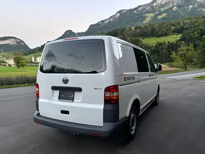 VW T5 2.5 TDI 4MOTION — Utilitaire polyvalent 4x4, fiable et économe — detail