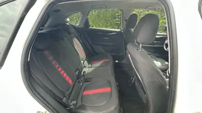 BMW 218 Active Tourer Sport Line — Monospace compact performant, entretien BMW complet — intérieur