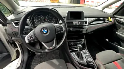 BMW 218 Active Tourer Sport Line — Monospace compact performant, entretien BMW complet — détail