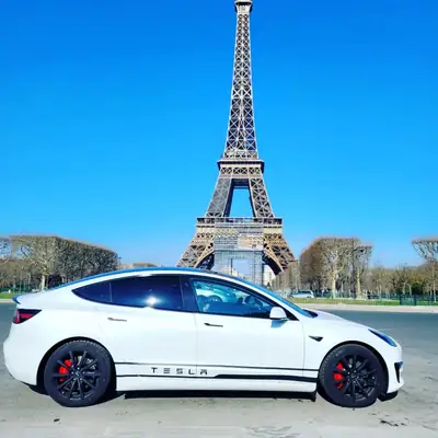 Tesla Model 3 Performance Dual Motor AWD — Sportive électrique, 513 ch et faible kilométrage — side view