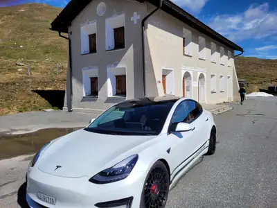 Tesla Model 3 Performance Dual Motor AWD — Sportive électrique, 513 ch et faible kilométrage — exterior view