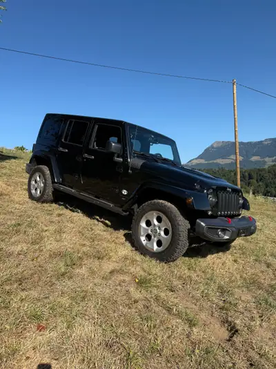 Jeep Wrangler Unlimited Sahara — SUV 4x4 diesel robuste, 178'000 km — fianco
