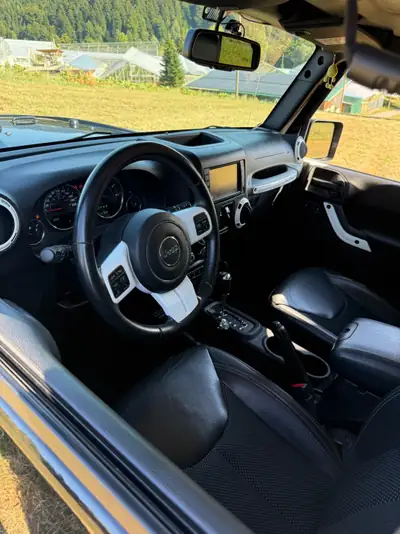 Jeep Wrangler Unlimited Sahara — SUV 4x4 diesel robuste, 178'000 km — dettaglio