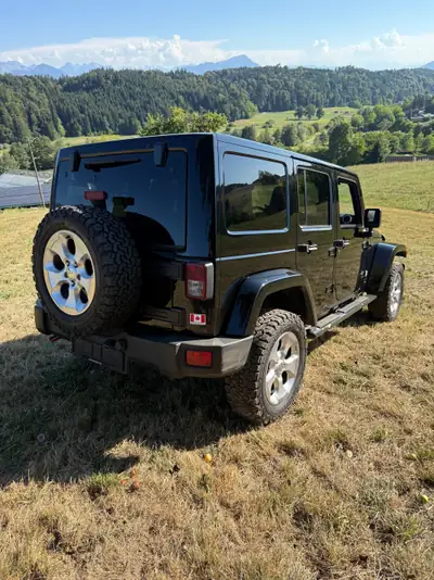 Jeep Wrangler Unlimited Sahara — SUV 4x4 diesel robuste, 178'000 km — interni