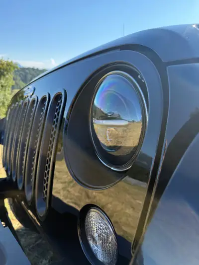 Jeep Wrangler Unlimited Sahara — SUV 4x4 diesel robuste, 178'000 km — Miniatura 10