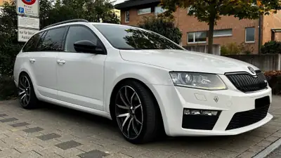 Skoda Octavia Combi 2.0 TSI RS — Break sportif 220 ch, sans sinistre — Heckansicht