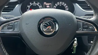 Skoda Octavia Combi 2.0 TSI RS — Break sportif 220 ch, sans sinistre — Detail