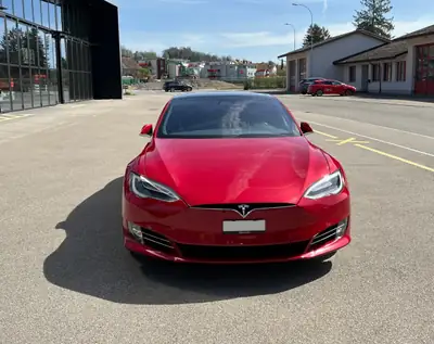 Tesla Model S 100D — Berline électrique haute performance, batterie neuve — Heckansicht
