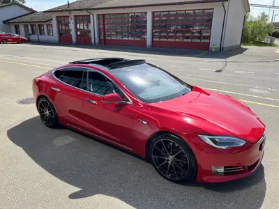 Tesla Model S 100D — Berline électrique haute performance, batterie neuve — Seitenansicht