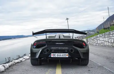 Lamborghini Huracán STO Coupé — Supercars légendaire, 640 ch, quasi neuve — rear view
