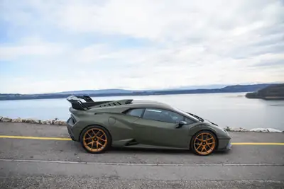 Lamborghini Huracán STO Coupé — Supercars légendaire, 640 ch, quasi neuve — interior