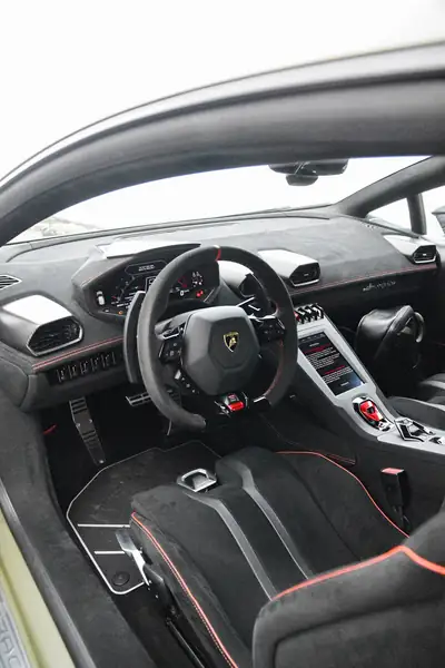 Lamborghini Huracán STO Coupé — Supercars légendaire, 640 ch, quasi neuve — Thumbnail 11