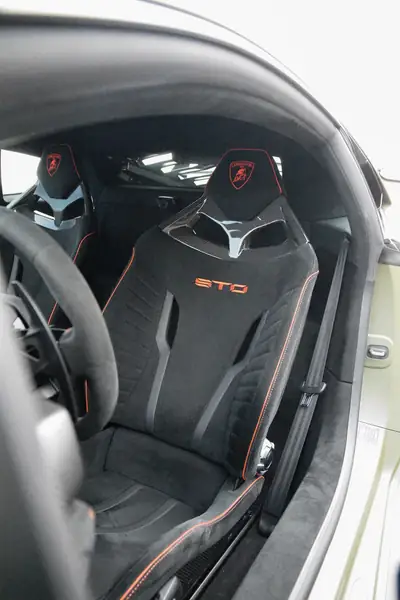Lamborghini Huracán STO Coupé — Supercars légendaire, 640 ch, quasi neuve — Thumbnail 12