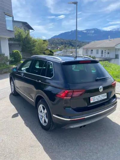 VW Tiguan 2.0 TSI Comfortline 4Motion — SUV polyvalent, intégrale performante — side view