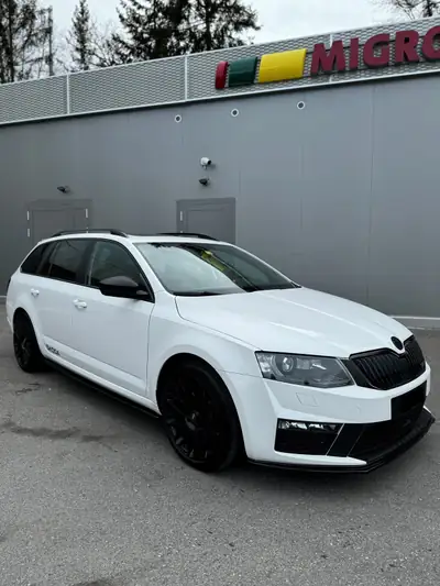 Skoda Octavia Combi 2.0 TSI RS — Monospace sportif, 220 ch et faible kilométrage — exterior view
