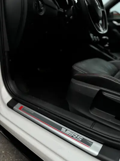 Skoda Octavia Combi 2.0 TSI RS — Monospace sportif, 220 ch et faible kilométrage — interior