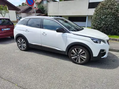 Peugeot 3008 300e Hybrid4 GT — SUV hybride rechargeable 4x4, 43 500 km — Armaturenbrett