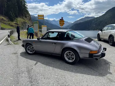 Porsche 911 Targa Jubilé 1988 — Chef-d'œuvre cabriolet, matching numbers, CH-Auslieferung — vista esterna