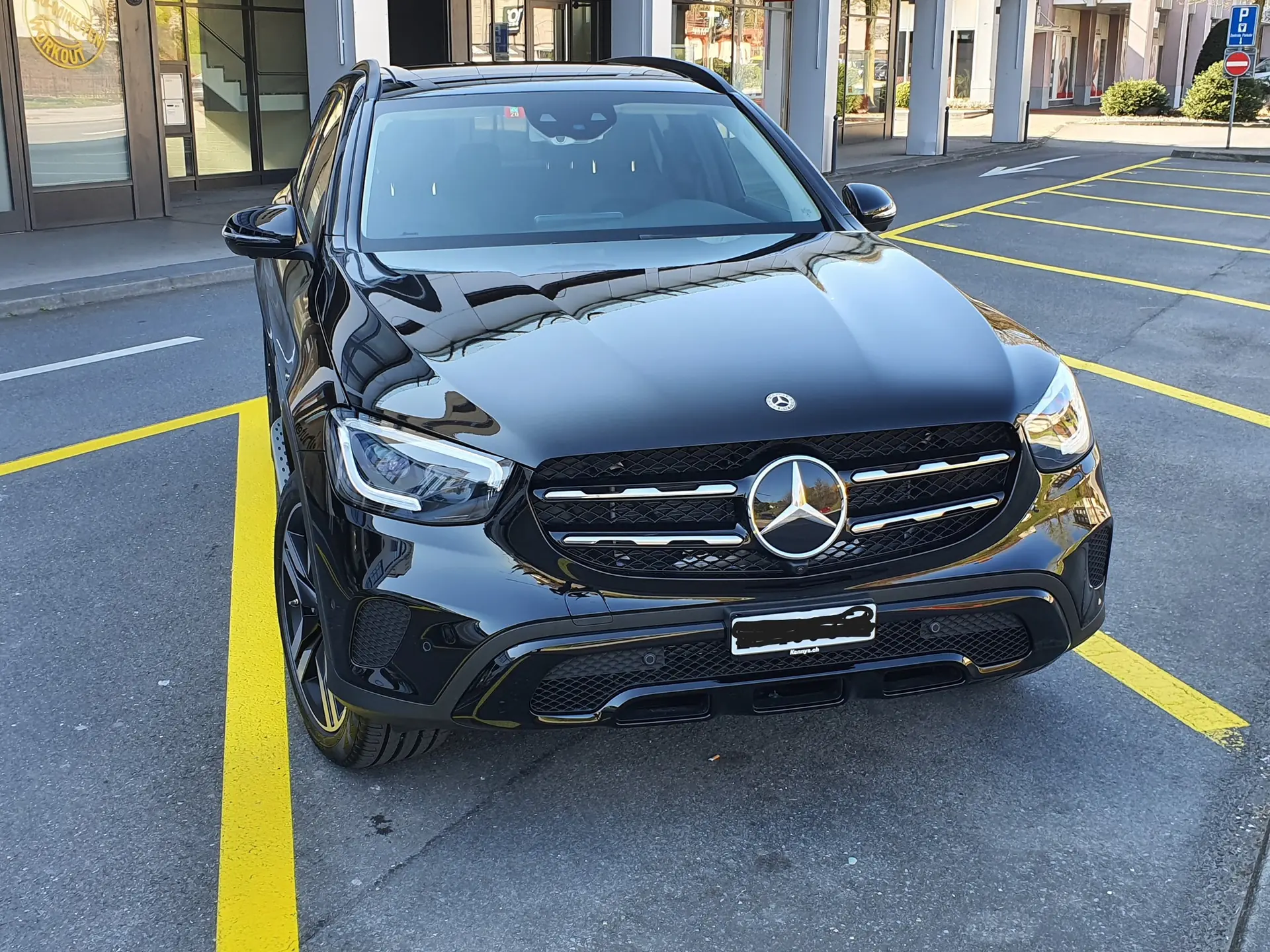 Mercedes-Benz GLC 300 e 4Matic — Plug-in Hybrid rechargeable, 24'600 km seulement — Außenansicht
