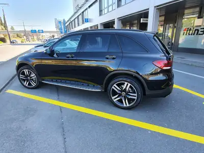 Mercedes-Benz GLC 300 e 4Matic — Plug-in Hybrid rechargeable, 24'600 km seulement — Seitenansicht