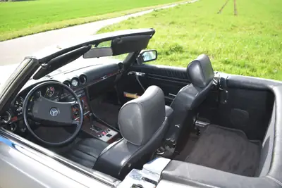 Mercedes-Benz SL 300 1986 — Cabriolet de prestige, état d'origine préservé — Miniatura 18