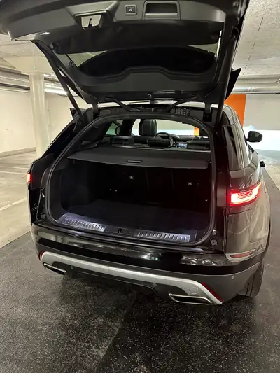 Land Rover Range Rover Velar R-Dynamic P 300 — SUV premium avec rouage intégral et faible kilométrage — détail