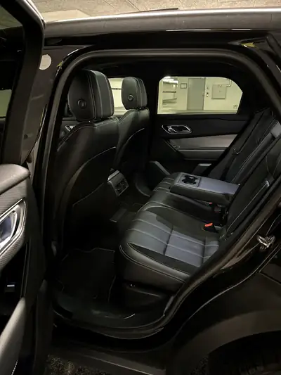 Land Rover Range Rover Velar R-Dynamic P 300 — SUV premium avec rouage intégral et faible kilométrage — tableau de bord