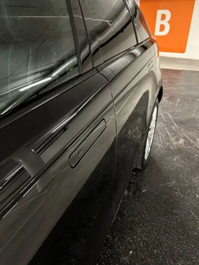 Land Rover Range Rover Velar R-Dynamic P 300 — SUV premium avec rouage intégral et faible kilométrage — Miniature 10