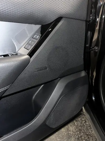 Land Rover Range Rover Velar R-Dynamic P 300 — SUV premium avec rouage intégral et faible kilométrage — Miniature 13