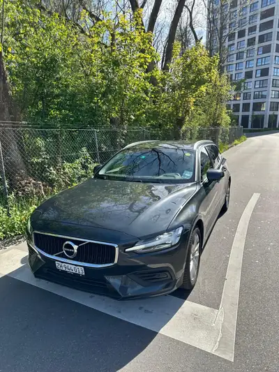 Volvo V60 D4 AWD Momentum — Break dynamique, traction intégrale, 120'000 km — dashboard